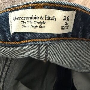 Abercrombie & Fitch Women’s '90s Straight Ultra High Rise Jeans size 26/2s